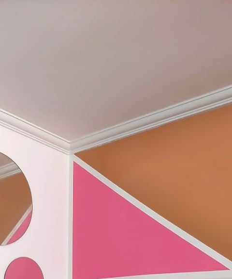 ACABAMENTO EM SANCA DE ISOPOR EM PAREDE COLORIDA