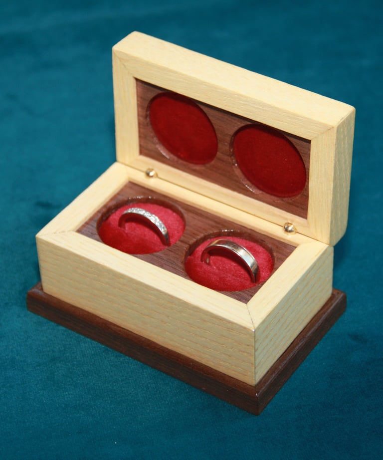 Exclusief, handgemaakt ringdoosje.
