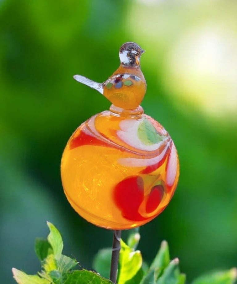 Fågel med glaskulor - exklusiv glaskonst till trädgård