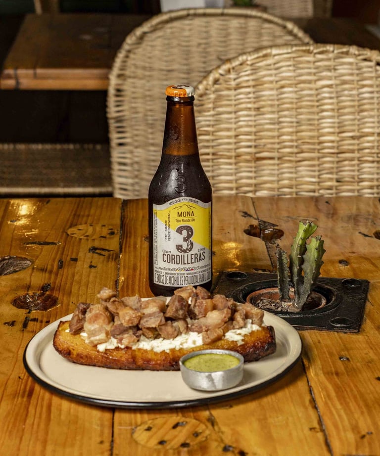 maduro con carne en Kabú Café Restaurante