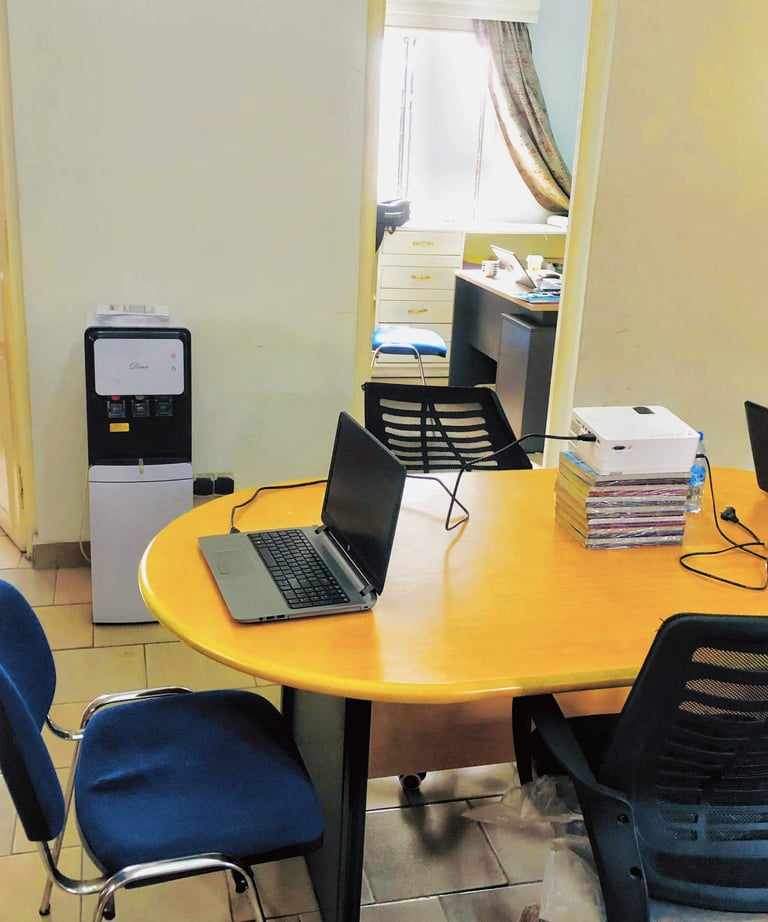 Bureaux actuels de la société à Brazzaville.  Tolanda, suivi scolaire