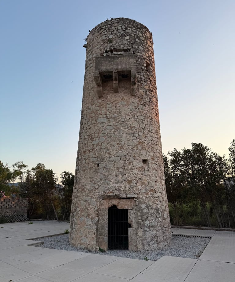 Torre de Guaita entrada playa Tavernes de la Valldigna