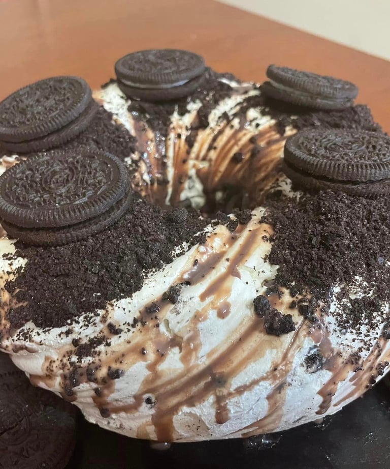a cake with Oreos