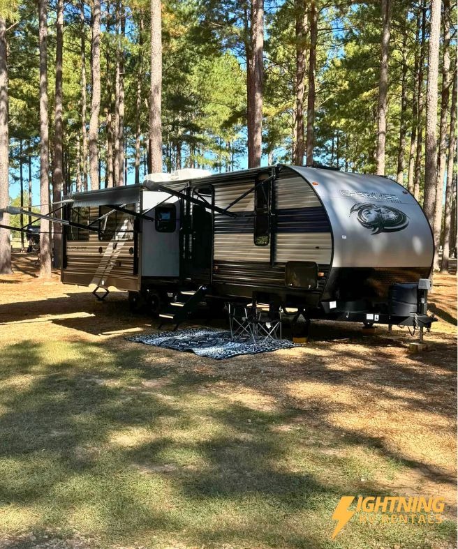 Lightning RV Rentals of Louisiana | Travel Trailer Rentals | Fifth Wheel Camper Rentals