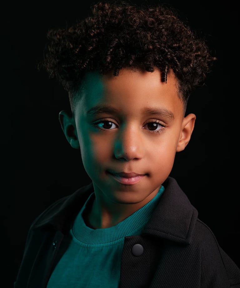 portret kind jongetje met krullen