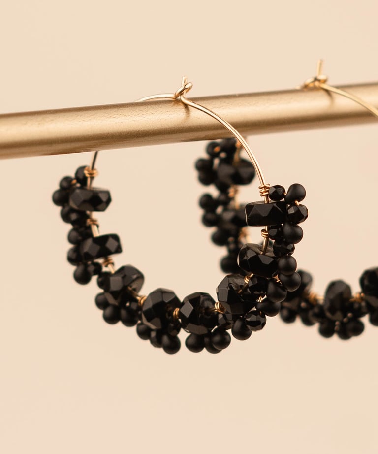 Photo professionnelle d'une boucle d'oreille artisanale