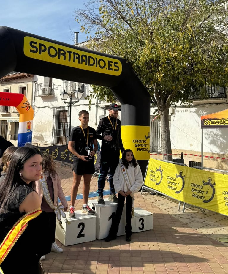 Diego en el podium de la Legua subida al castillo