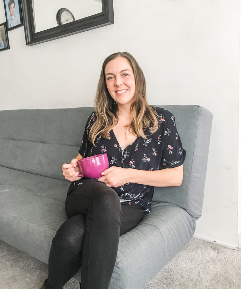 small business bookkeeper using quickbooks online