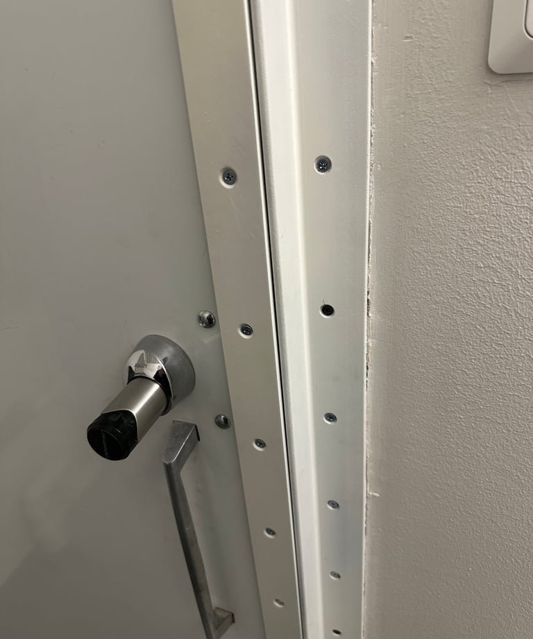 murtosuojarauta ovessa