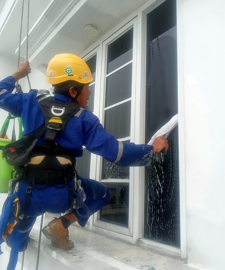 Jasa Pembersihan Kaca Rumah