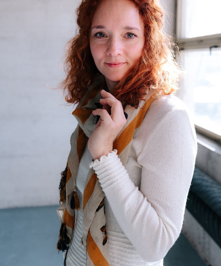 Lenka Zmeškalová při plánování online marketingu a spolupráce s klienty.