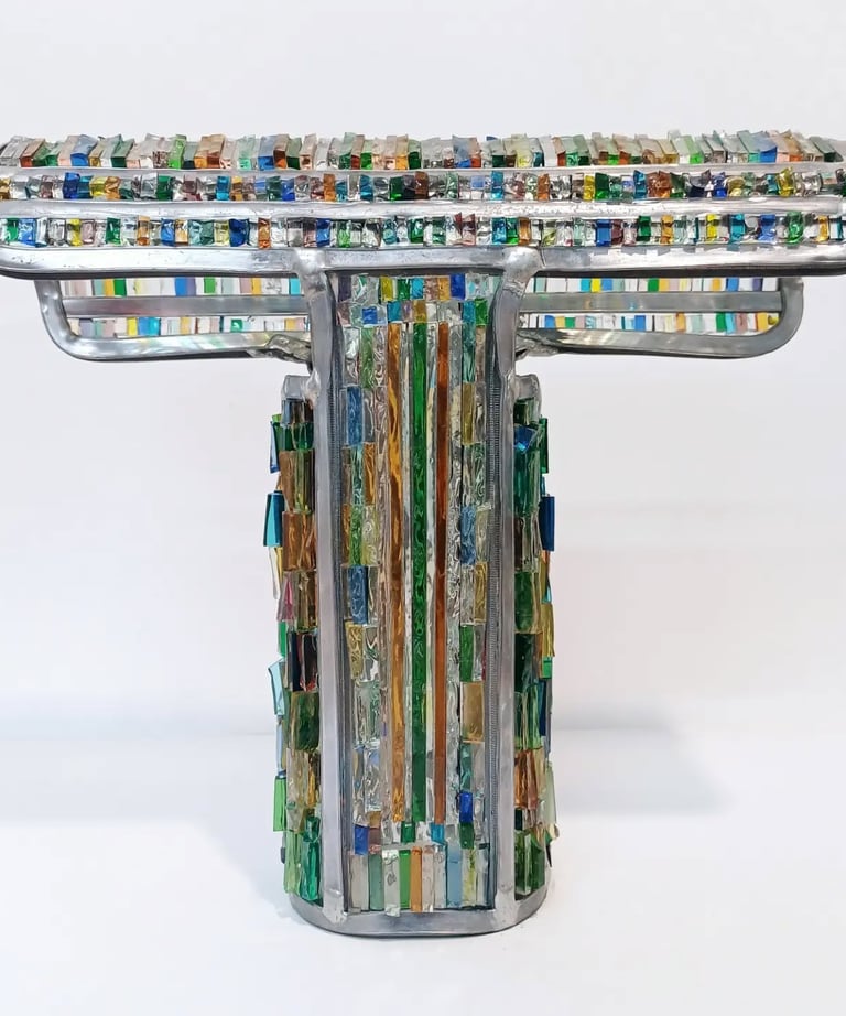 Objet d'art décoratif en verre recyclé, design contemporain unique, signé Edith Théret