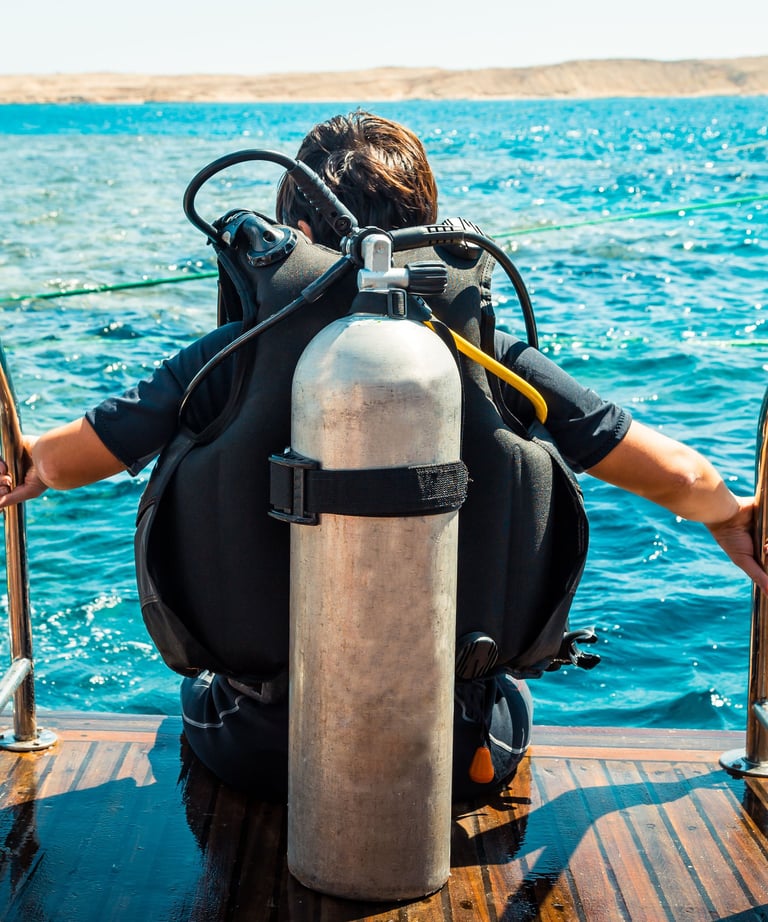 Taucher am Boot am Roten Meer mit Specialdive