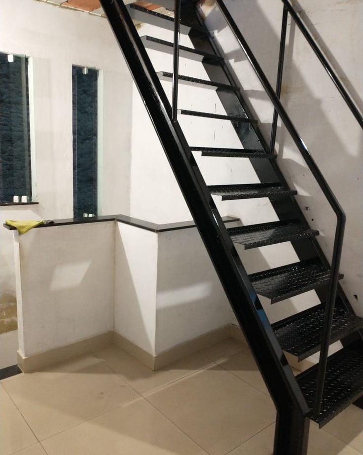 Fabricacao de Escada um lance em Ribeirao das Neves-MG-2