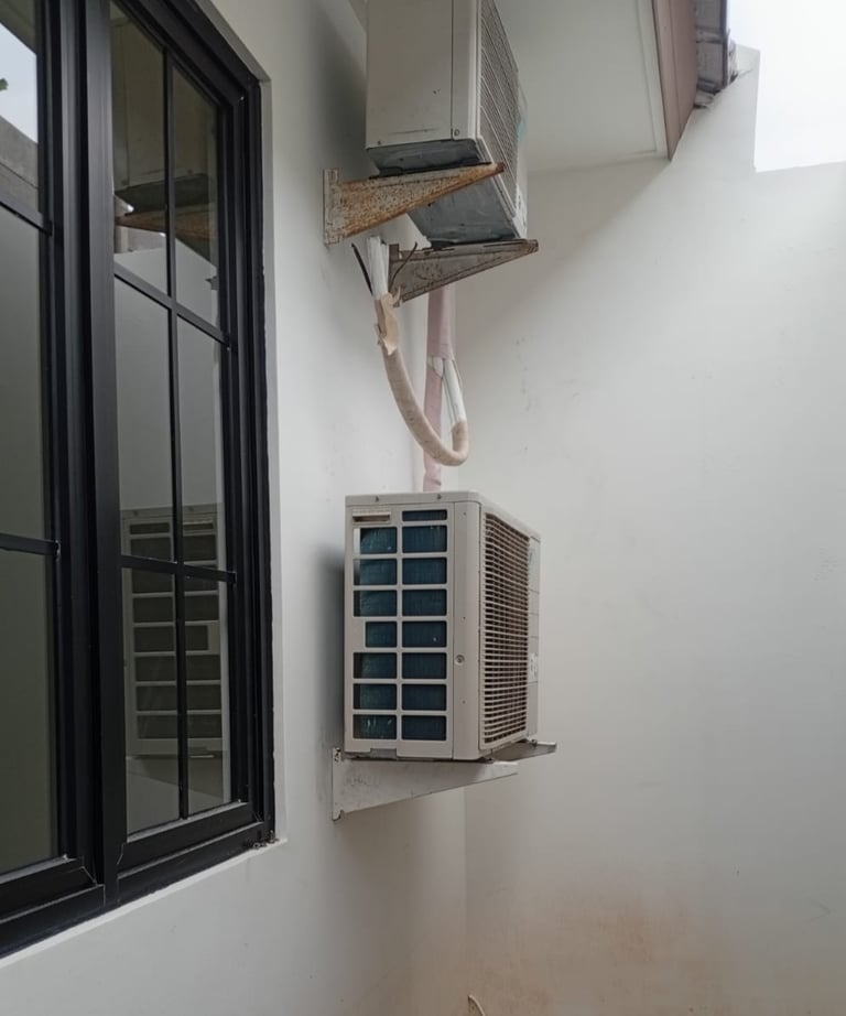 Layanan Kamuning Teknik meliputi service AC tidak dingin atau bocor, isi freon AC, cuci AC rutin