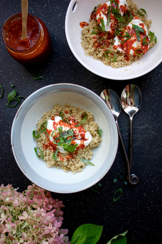 quick and easy powerhouse breakfast - quinoa topped with poached egg and Korean sauce