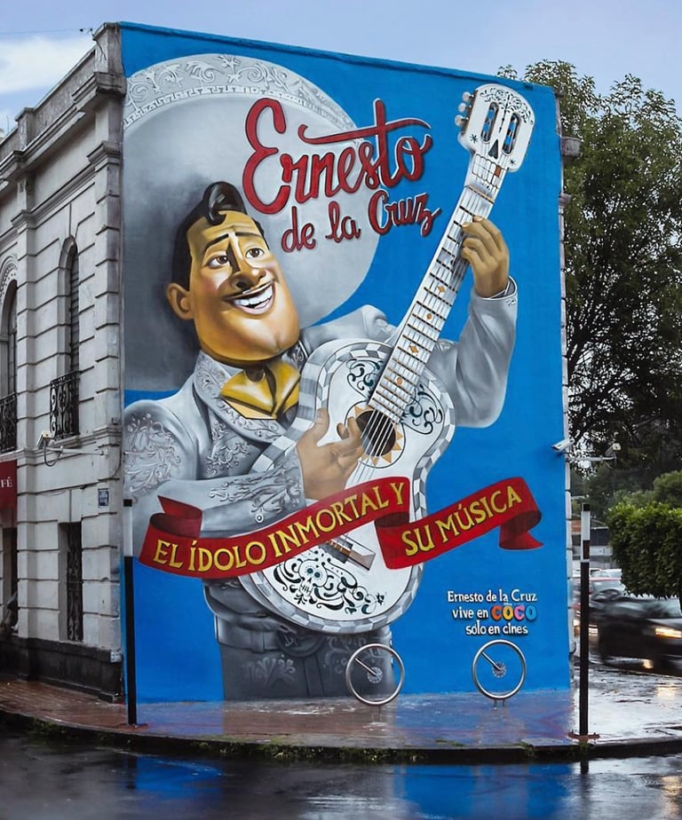 Mural comisionado para Disney pelicula Coco  Ernesto de la Cruz casa picnic 2017