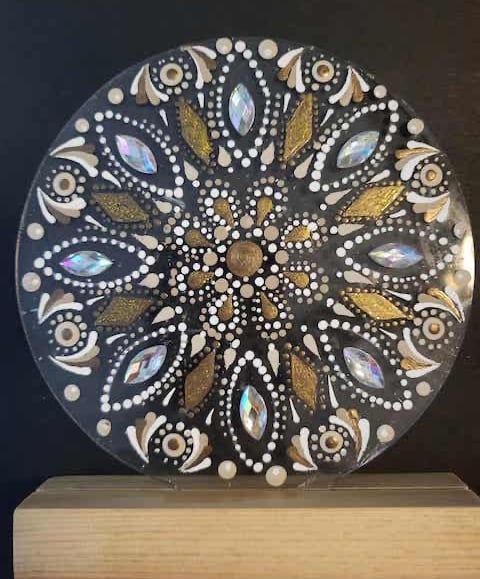 Linda Nigh's  original design "Sparkling Round"