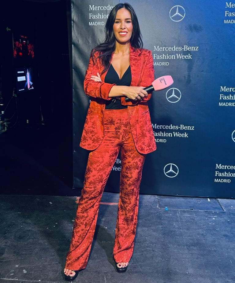 María Lázaro cubriendo la Mercedes-Benz Fashion Week Madrid como periodista 