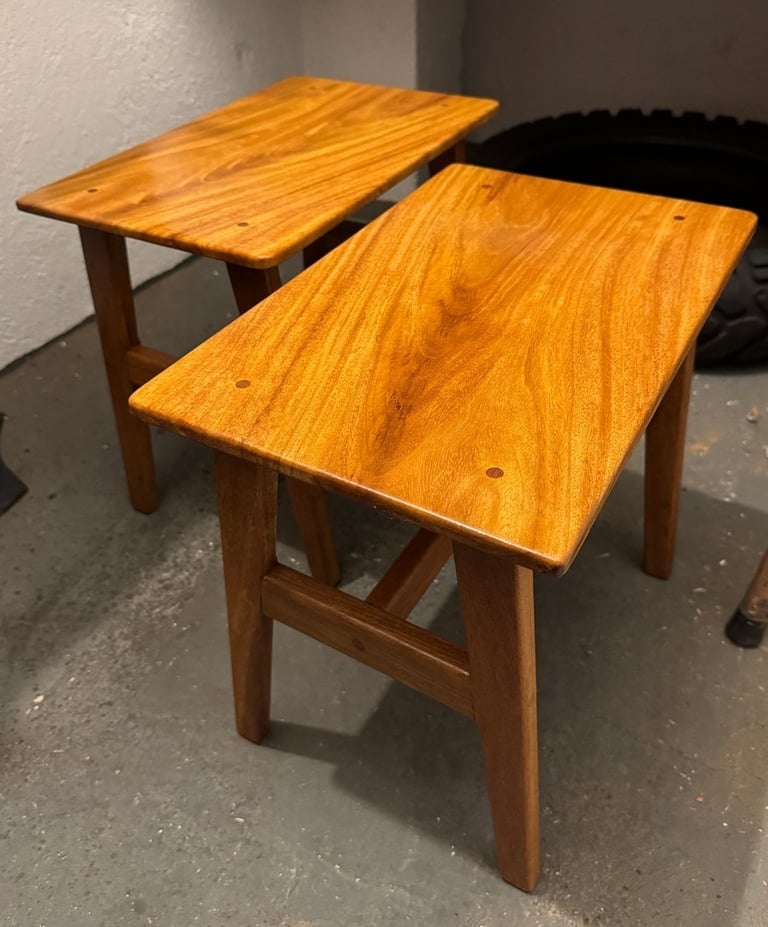 Mesinhas de apoio lisas 50 x 28 cm em cumarú