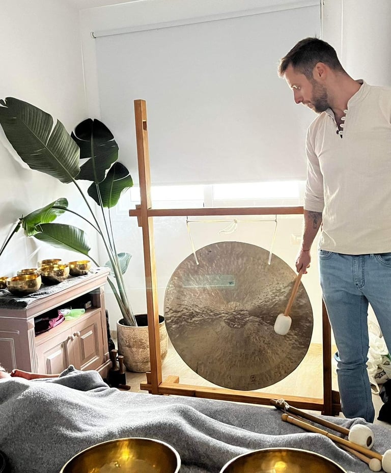 csaba playing a gong in a sound therapy room