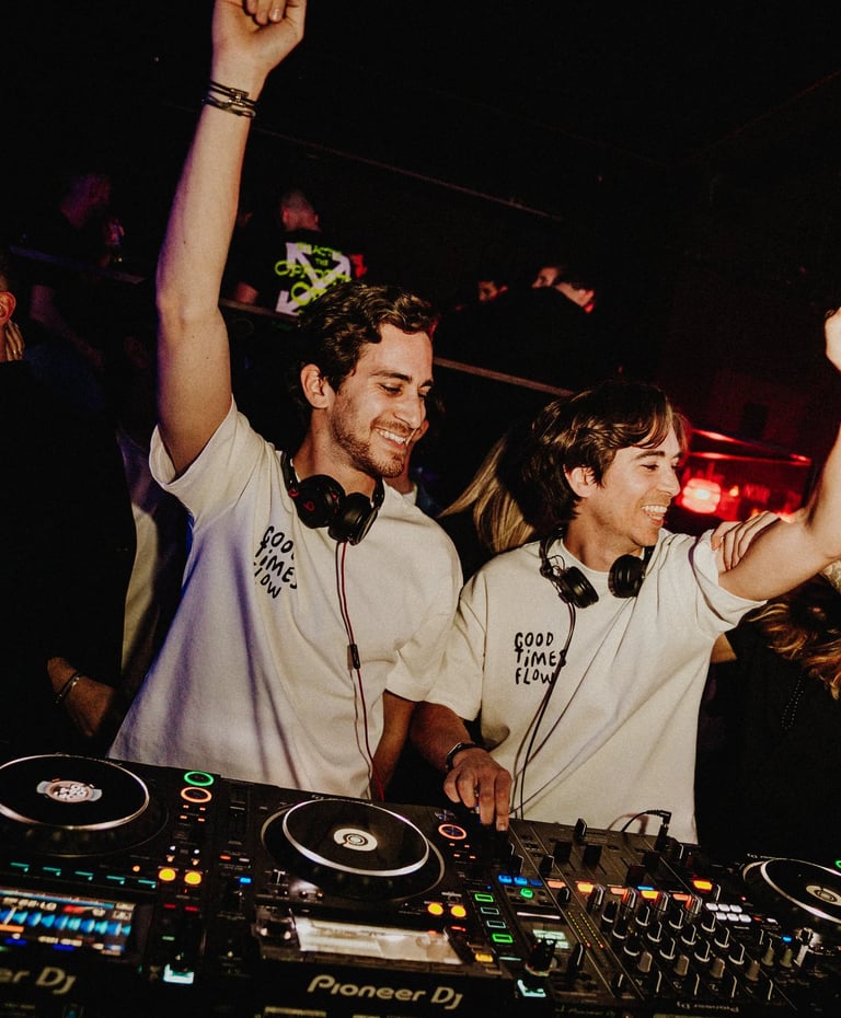 Thibault & Arnaud DJ et percussion ambiance musicale unique haut de gamme paris