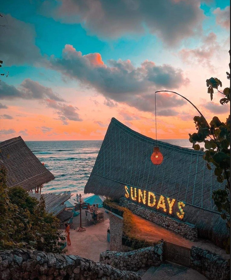 Sundays Beach Club