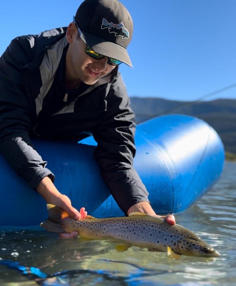 nico con una marron de lago puelo
