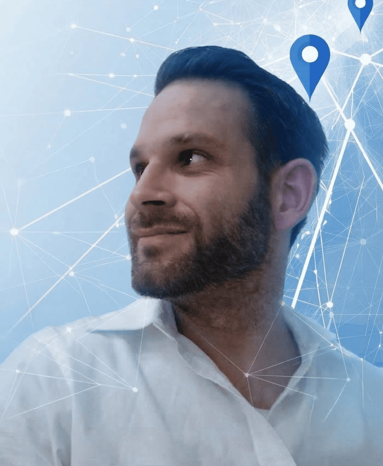 Inhaber, Patrick Angerer der so schräg nach oben blickt