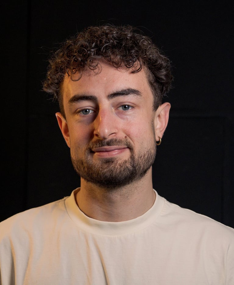 a man with a beard, picture profile of Baptiste VIAUD