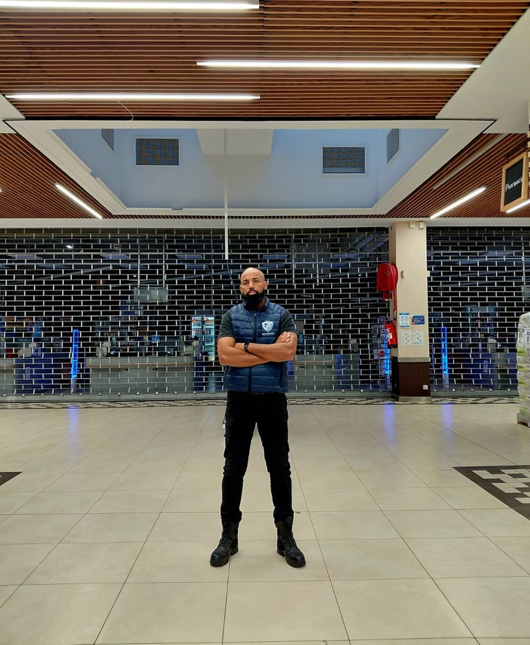 memebre de SEYF sécurité gardiennage survaillance de centre commerciaux à REnnes en Bretagne