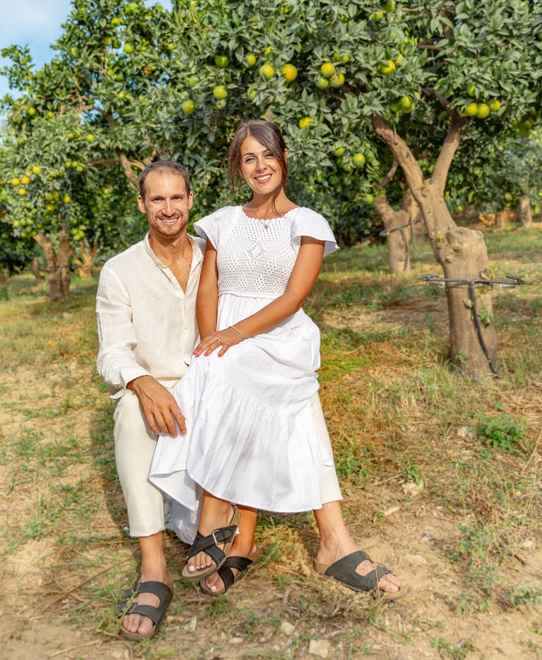 Giuseppe e Liliana, fondatori di Sole d'Acate, nella loro azienda agricola in Sicilia.