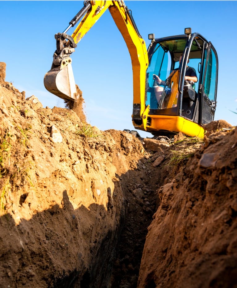 Bagger im Einsatz beim Tiefbau – UFT Bau GmbH Tiefbau Berlin