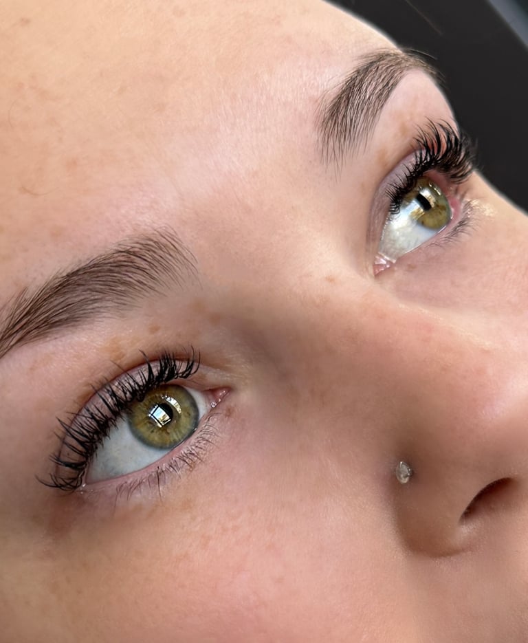 Fresh lash extension set with a focus on natural lash health