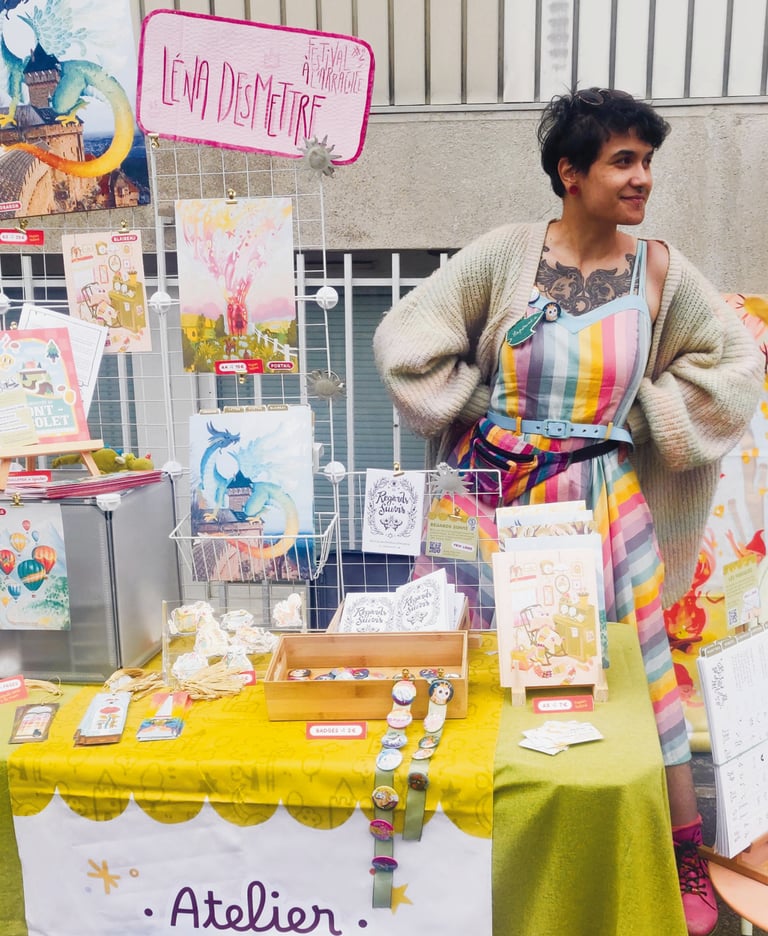 Photo de Léna Desmettre à son stand au festival "à l'arrachée" en 2025