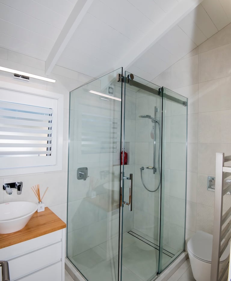 Main bedroom ensuite