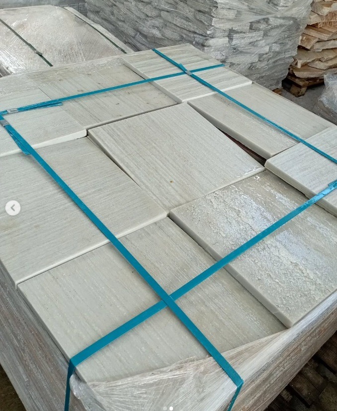 pedra são tomé serrada branca em palete direto da pedreira jazida própria melhor preço linda