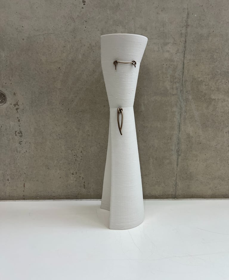 Tall & elegant ceramic vessel in 3d printed white porcelain, with bronze knot details