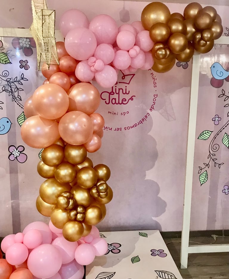 decoracion globos arco orgánico rosa con dorado