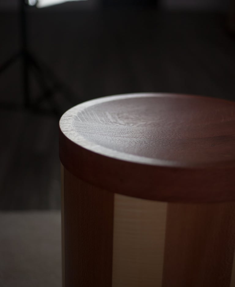 tabouret en chêne qui bouge