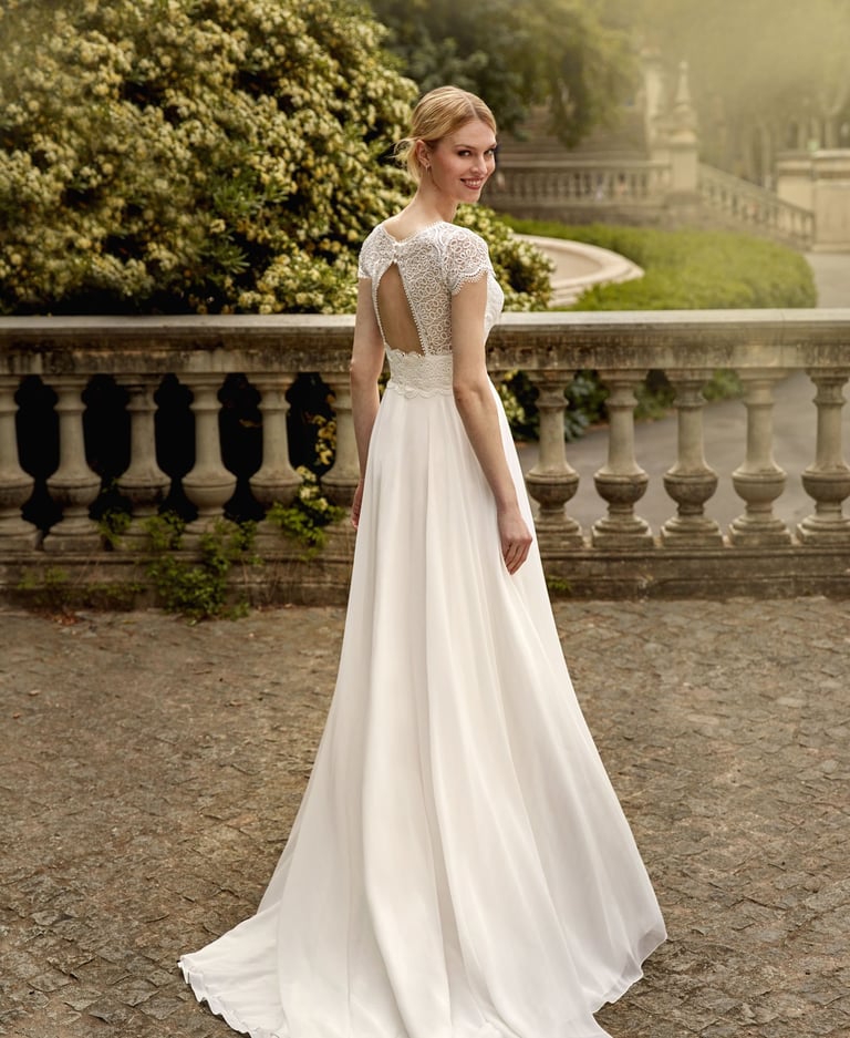 robe de mariée boheme avec haut en dentelle et jupe en mousseline, dos nu, DM Couture, Essonne