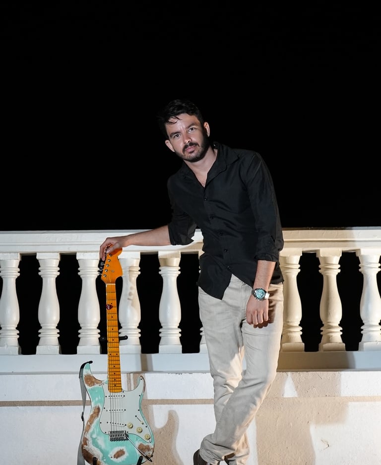 Foto profesional de DJ y músico en Guanacaste especializado en hoteles,  restaurantes y clubs.