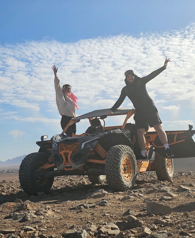 Balade en Buggy sur les rochers du désert du palmeraie