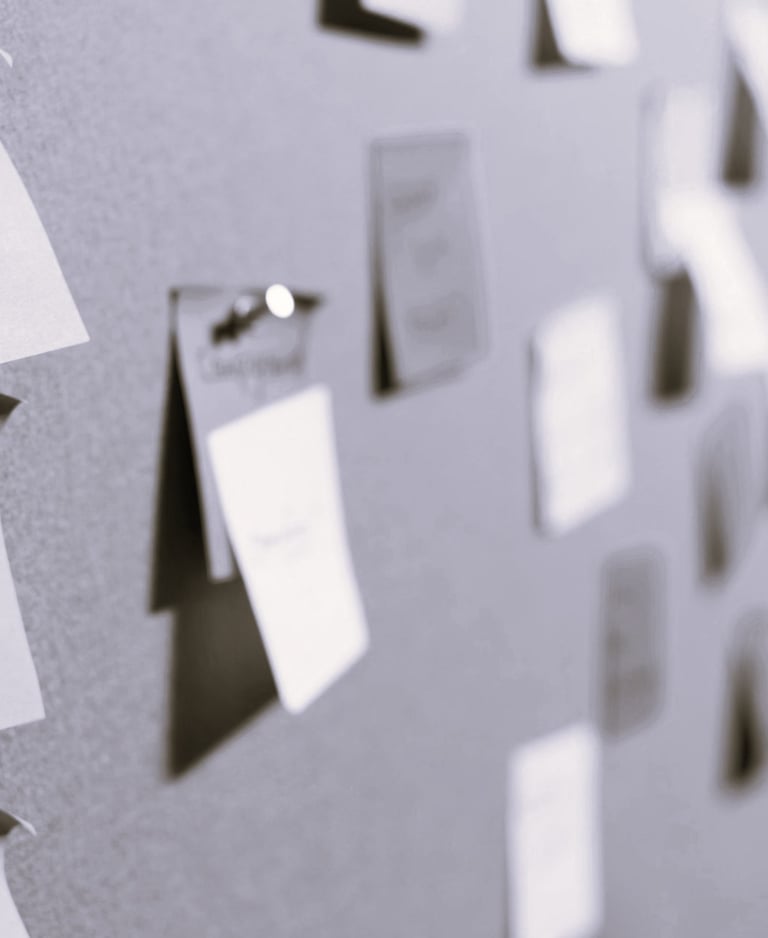 Photo d'un mur avec des post-it