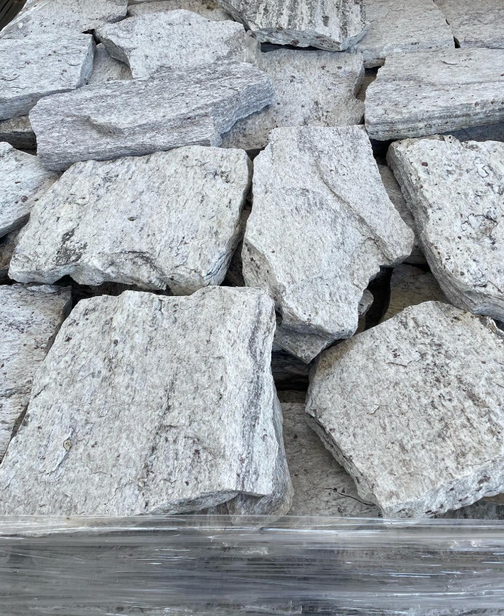 pedra madeira caco branca no palete direto da pedreiro jazida própria. parede interna e externa. 