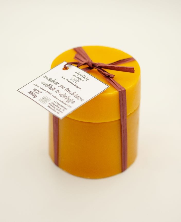 Medus su imbieru. Medus vaško pakuotėje.