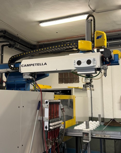 Robot y maquina de inyección