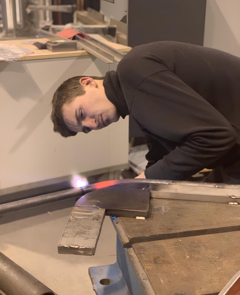 Vincent Capelli métallier et chaudronnier à La Rochelle, et gérant des ateliers Capelli