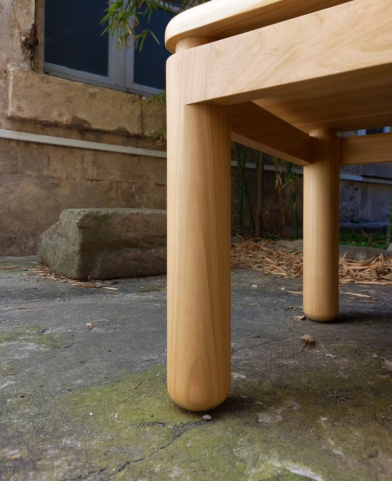 piétements de la table constitués de cylindres