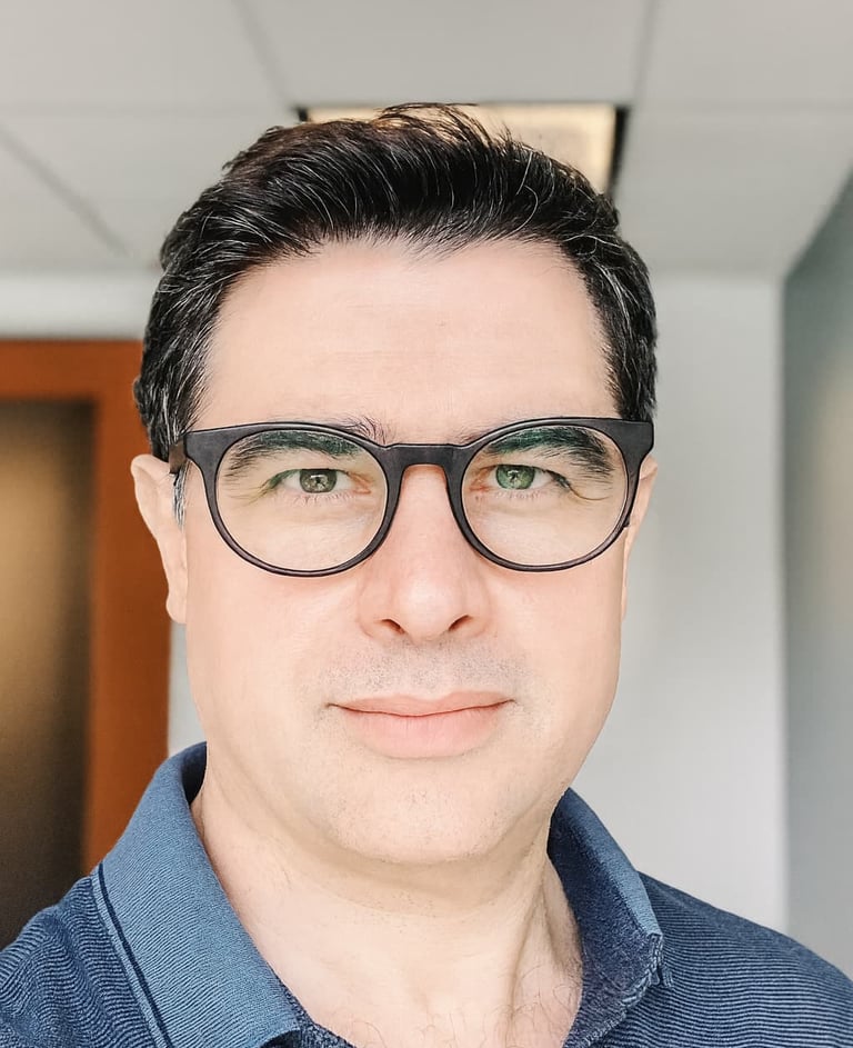 Mehdi Nafisi is a Regulated Canadian Immigration Consultant (RCIC-IRB)